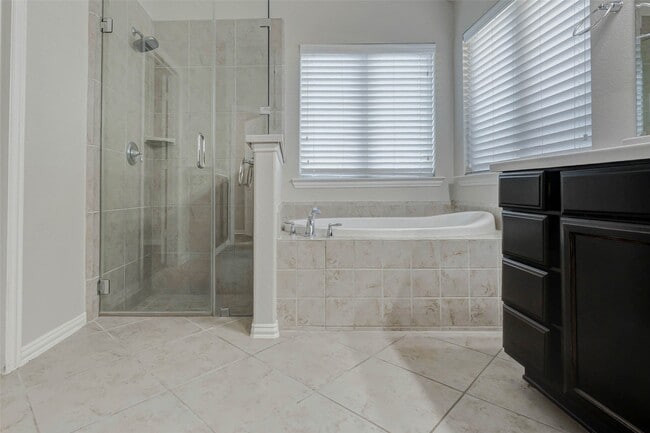 Building Photo - 2718 Misty Laurel Ct