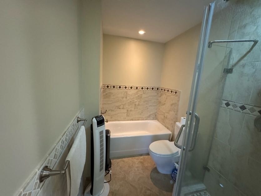 Building Photo - 700 Evergreen Ct