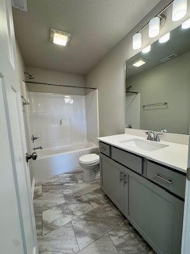 Building Photo - Charming 3 Bedroom Home in Urbandale