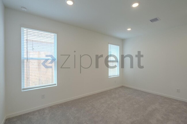 Building Photo - Unit