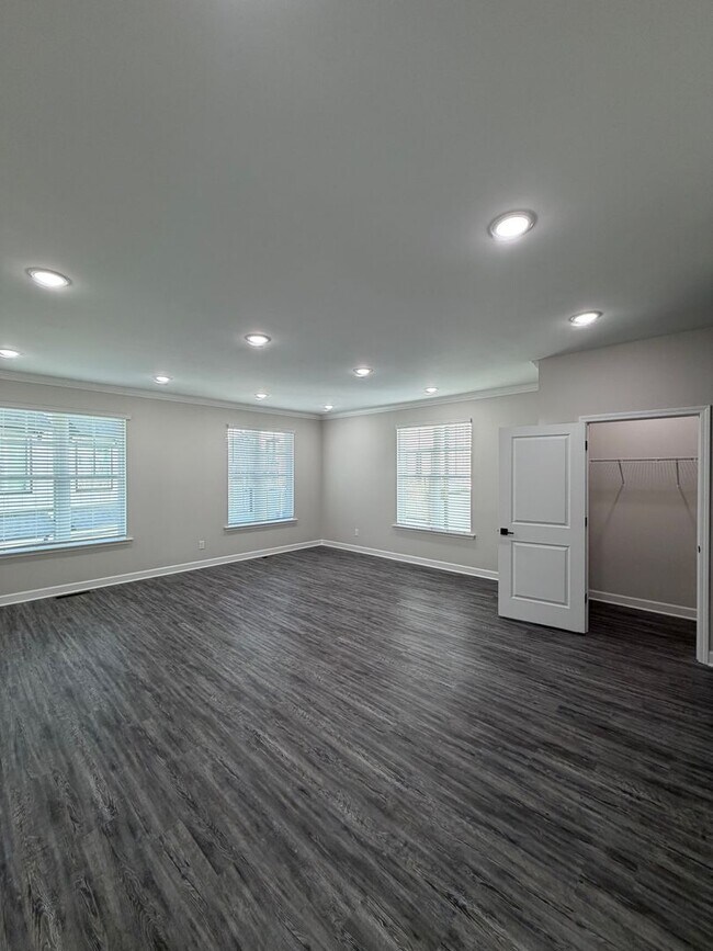 Building Photo - Stunning 3 Bed | 3.5 Bath Townhome in Atlanta’s Sought-After Upper Westside (30318)