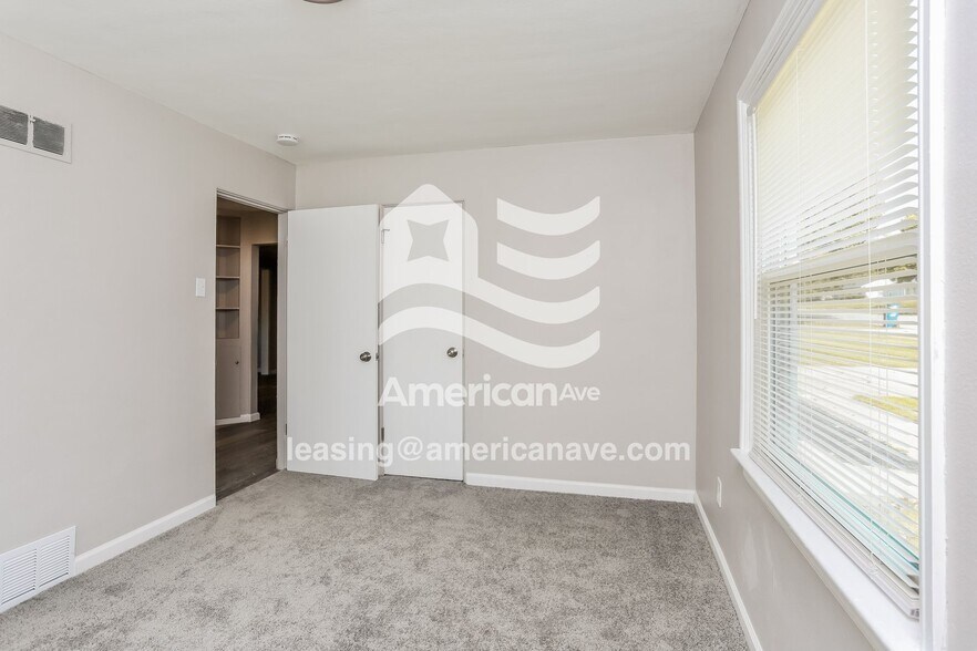 Building Photo - 9765 Dennis Dr