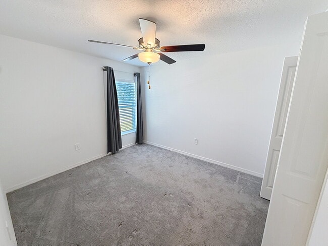 Building Photo - Beautiful 3 bedroom, 2 bath single family home awaits you!