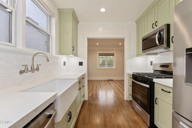 Building Photo - 520 S Los Robles Ave