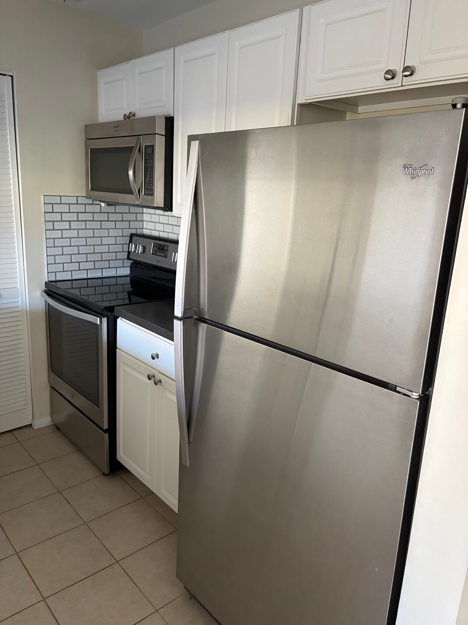 Building Photo - 706 The Woods