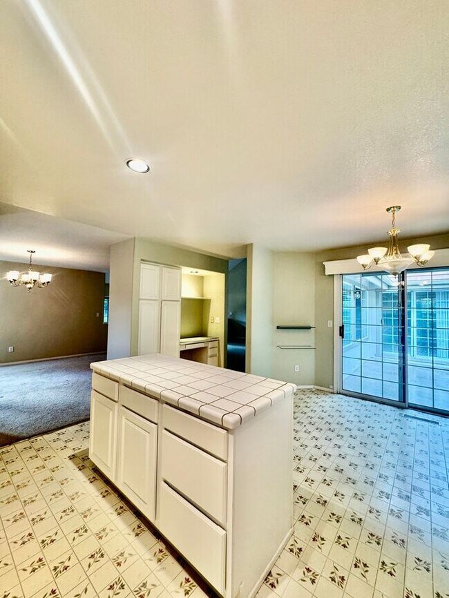 Building Photo - Spacious 3 Bed + Office | 3 Bath | 3-Car G...