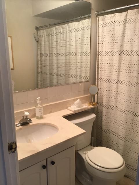 Building Photo - 1 bedroom in Chiago IL 60613