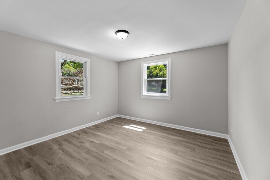 Building Photo - 1424 Springbrook Dr