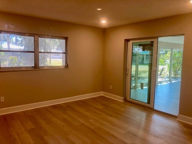 Building Photo - Islands Community Condo