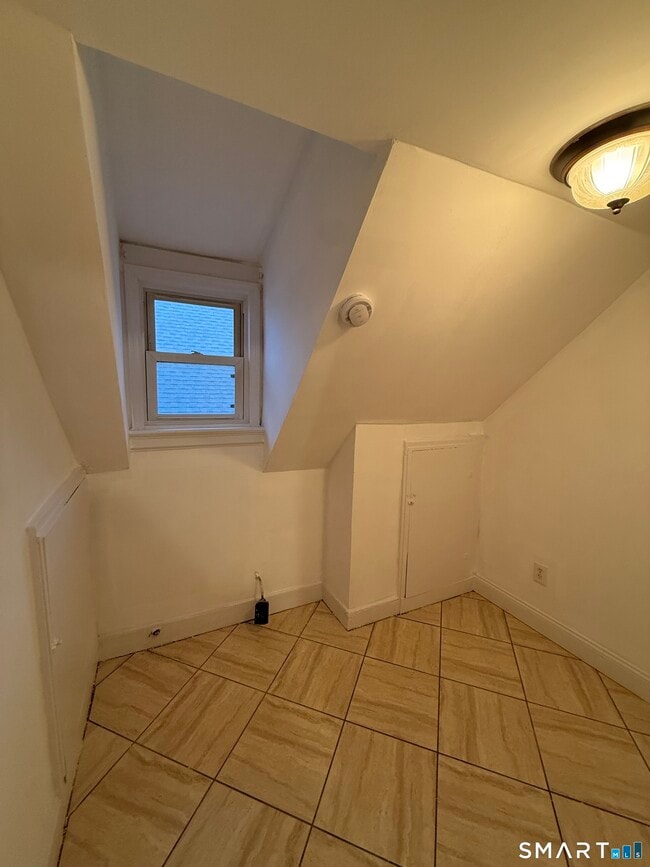 Building Photo - 21 N Walnut St