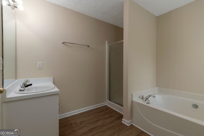 Building Photo - 3862 Chase Dr
