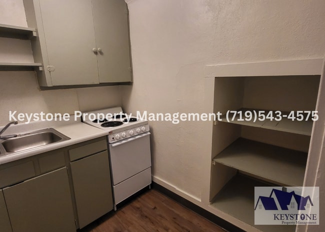 Building Photo - $400 Off Move In Special! Centrally Located 2nd Floor Apartment with 1 Bedroom/1 Bathroom  - $800...