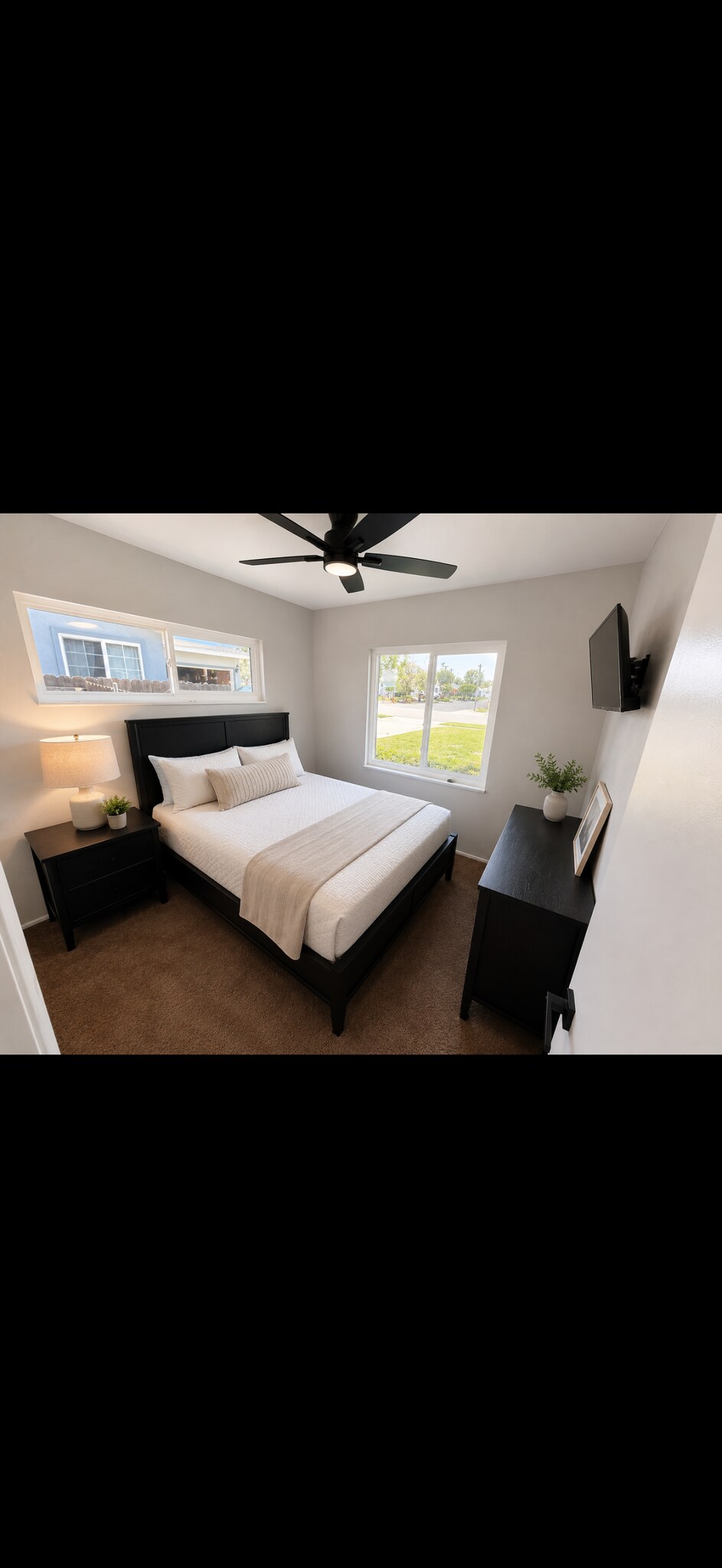 Building Photo - 6688 Montclair Dr