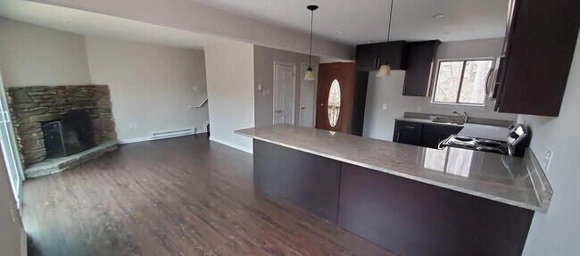 Building Photo - 350 Crewe Ct