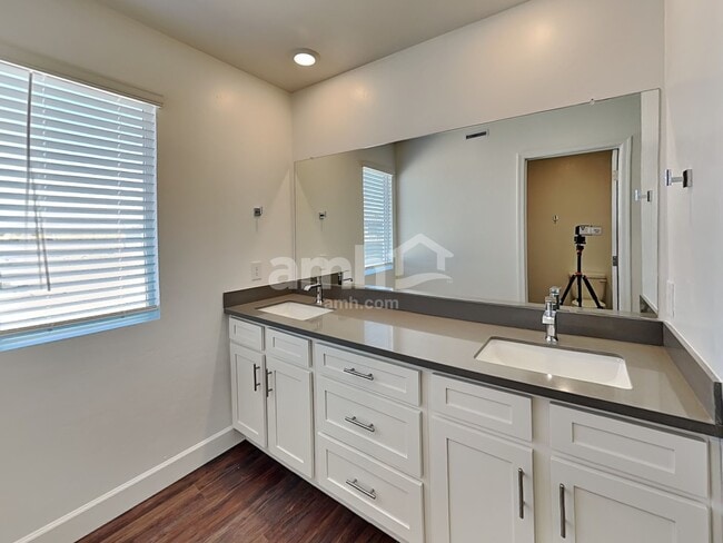 Building Photo - 7475 S Via Bombachas