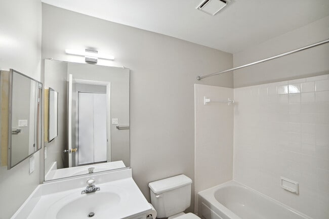 Building Photo - 13913 Highstream Pl