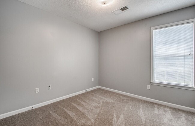 Building Photo - 9461 Hickory Dr