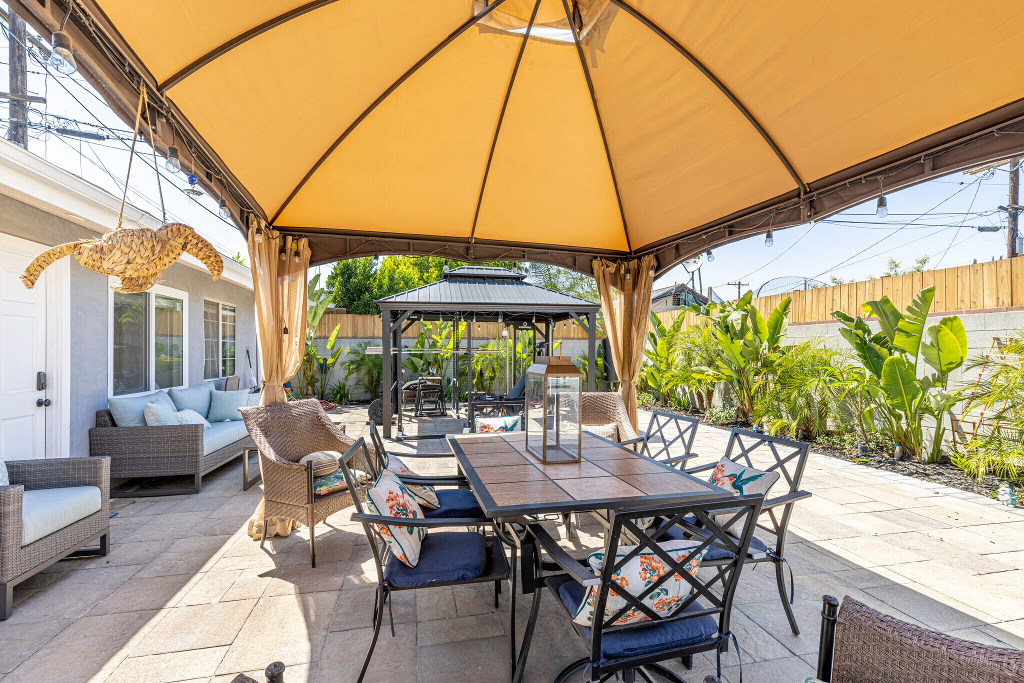 Building Photo - 8143 Hinds Ave