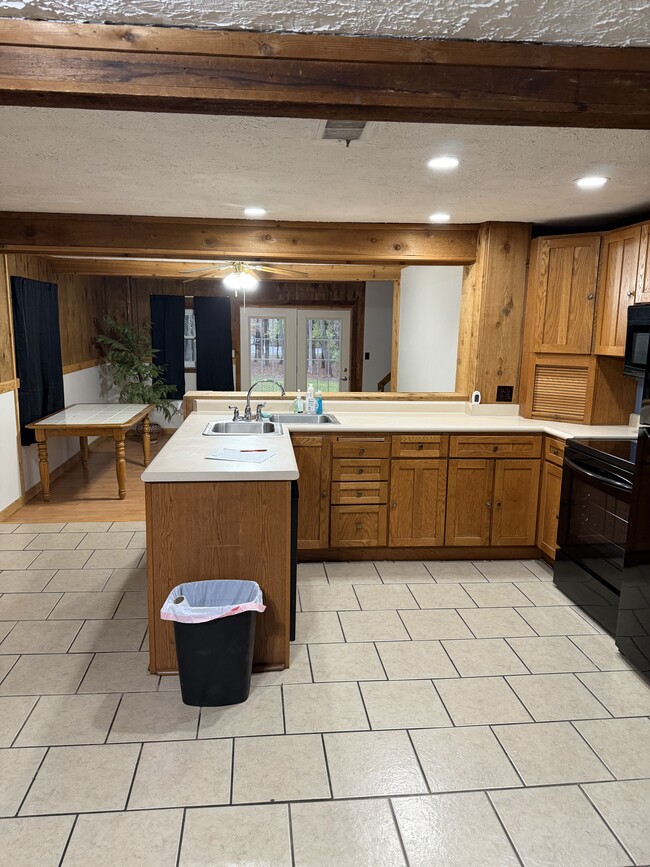 Building Photo - 2438 Heston Dr