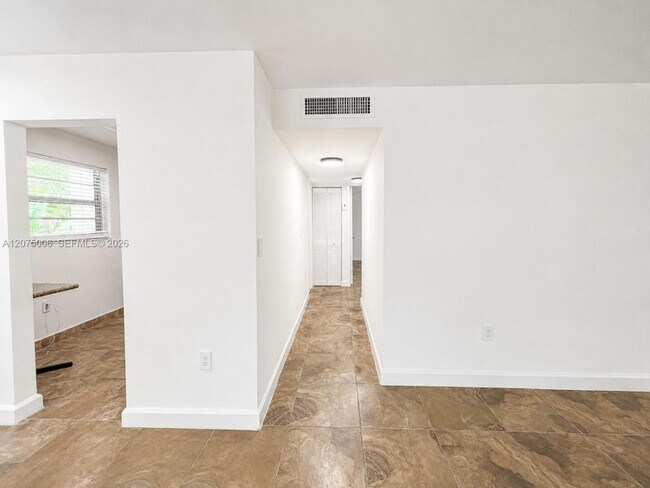 Building Photo - 13100 SW 92nd Ave