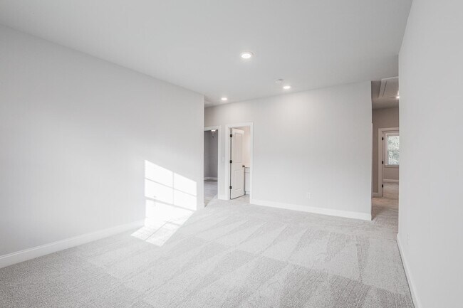 Building Photo - 131 Vivian Ln