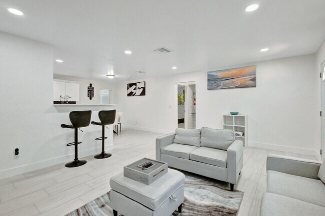 Building Photo - 3837 NE Melba Dr