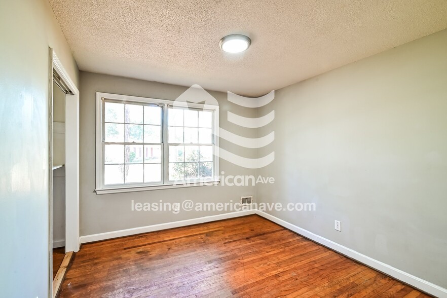 Building Photo - 57 Newport Dr