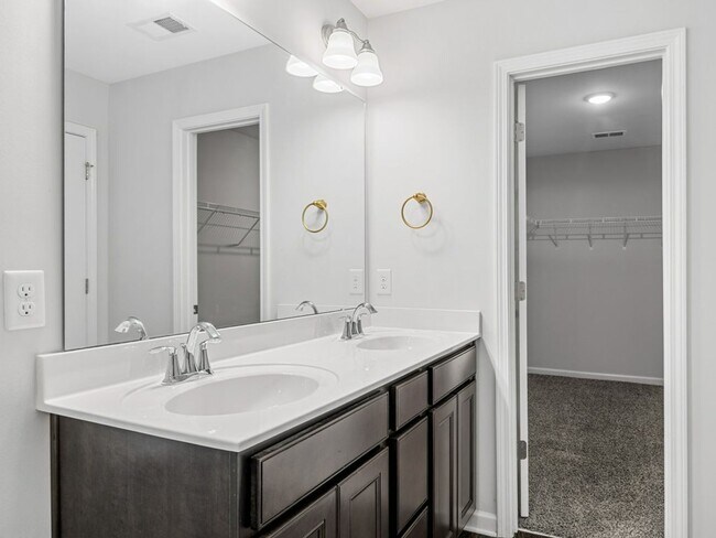 Building Photo - Stylish 3BR/2BA Home with Bonus Room in Gr...