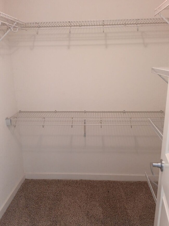Building Photo - 3 Bedroom 2 Bathroom Home located in North...