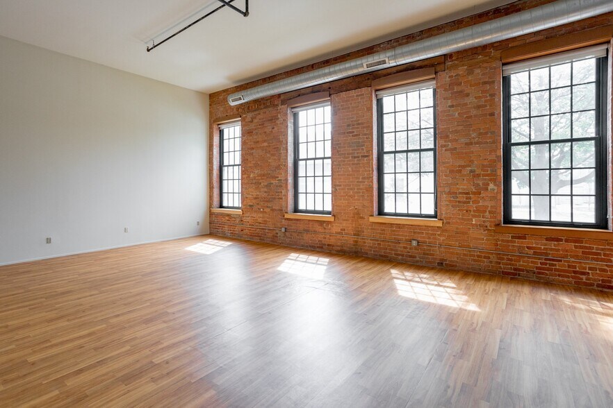 Building Photo - 6200 2nd Ave