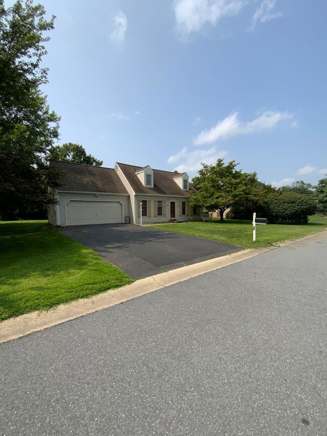 Building Photo - 64 Village Square Dr