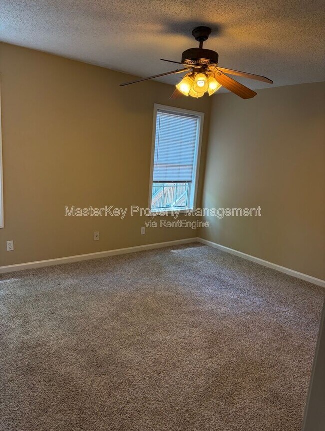 Building Photo - 1401 Ravensthorpe Dr