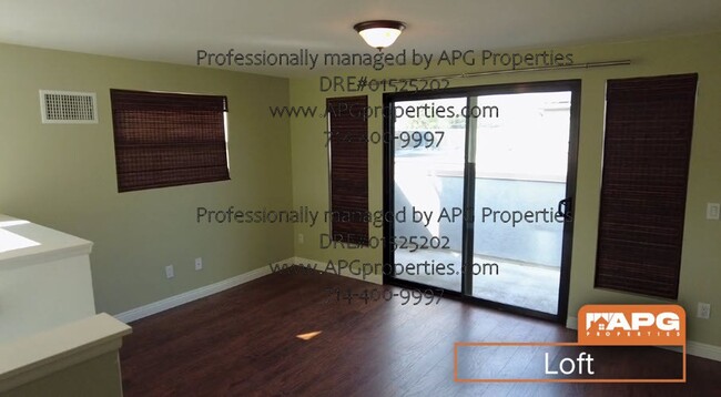 Building Photo - 2 bedroom / 2.5 bath condo with Bonus room...