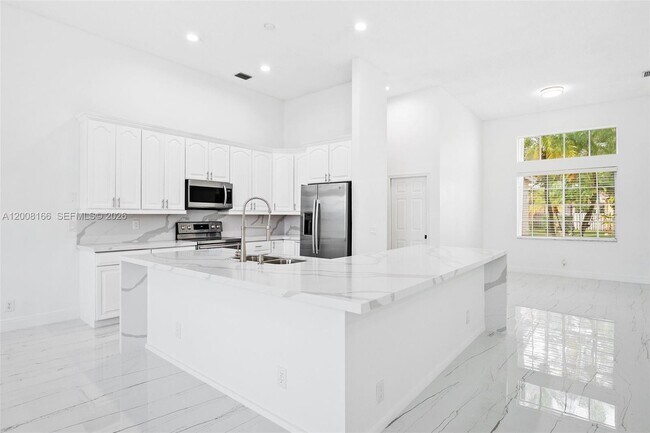 Building Photo - 646 Heritage Dr