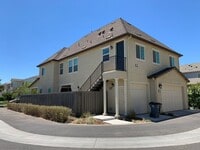 Building Photo - Nice 1 Bed 1 Bath upstairs apartment in the Cannery Neighborhood
