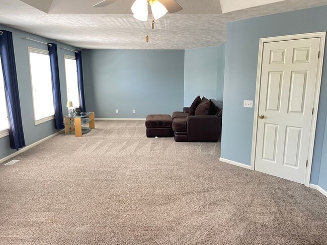 Building Photo - Beautiful 4 bed 2.5 bath 3000+sq ft