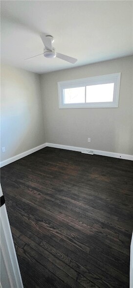 Building Photo - 914 W 2nd St