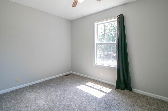 Building Photo - 1325 Meredith Way