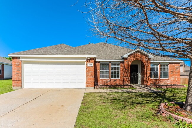 Building Photo - 1205 Hampton Dr