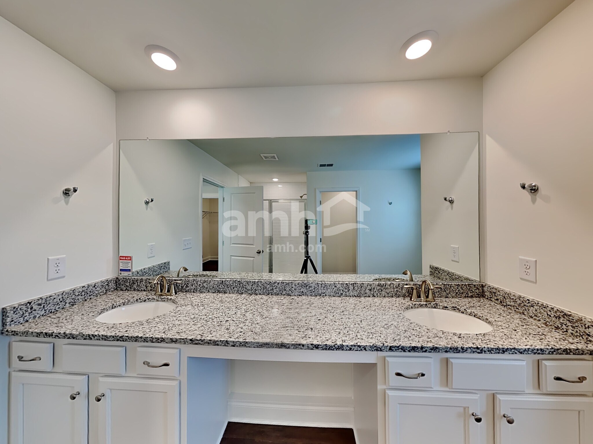 Building Photo - 1080 Highland Walk