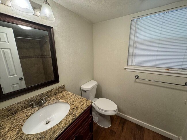 Building Photo - 2721 Hurstview Dr