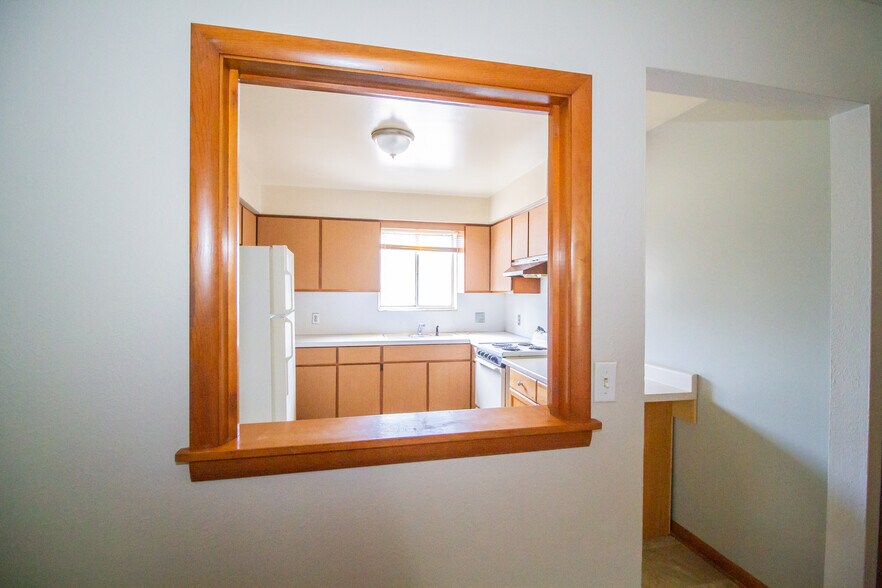 Building Photo - 3048 Carskaddon Ave