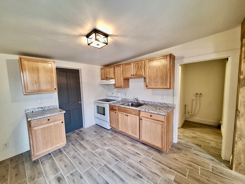 Building Photo - 260 S Spruce St