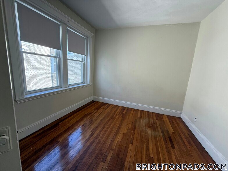 Building Photo - 9 Egremont Rd