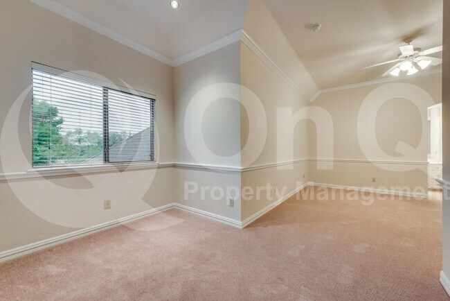 Building Photo - 5224 Longvue Dr