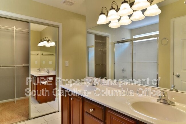 Building Photo - 228 Buffwood Dr
