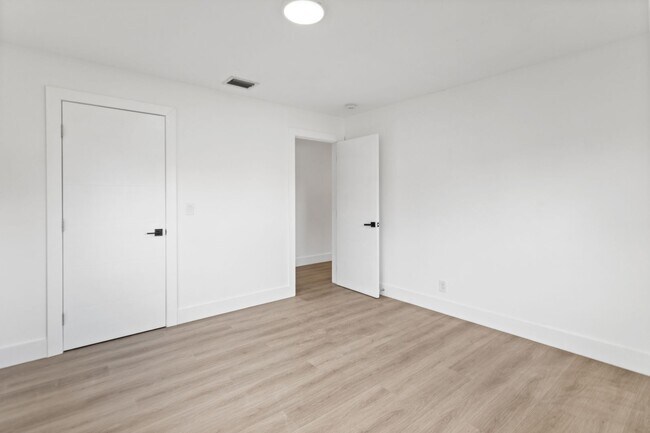 Building Photo - Beautiful home in quiet neighborhood