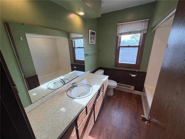 Building Photo - 706 1st St S