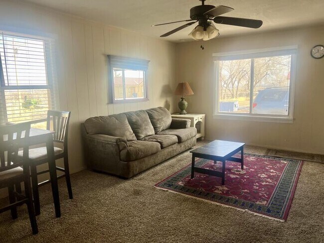 Building Photo - 564 N Main St