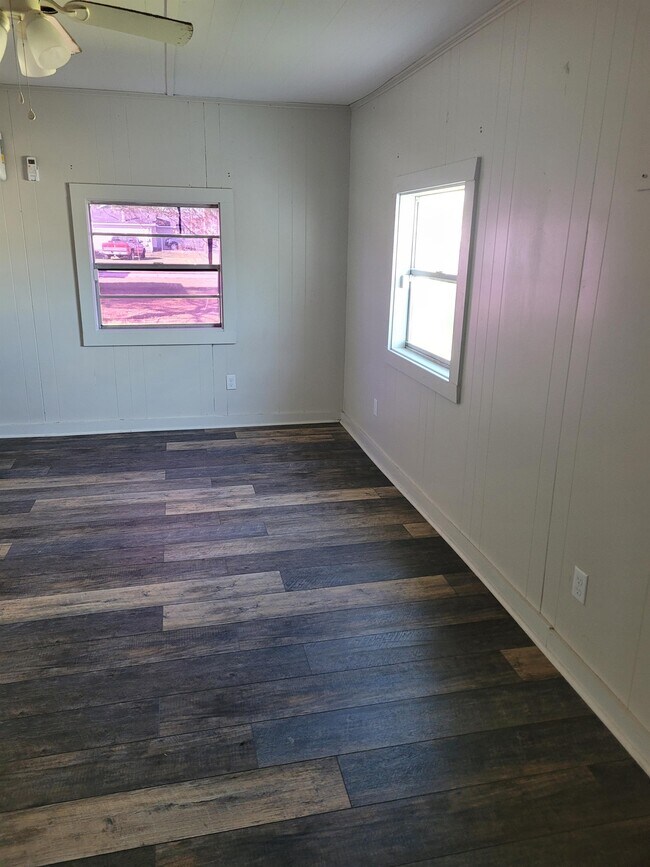 Building Photo - 109 N Suire St